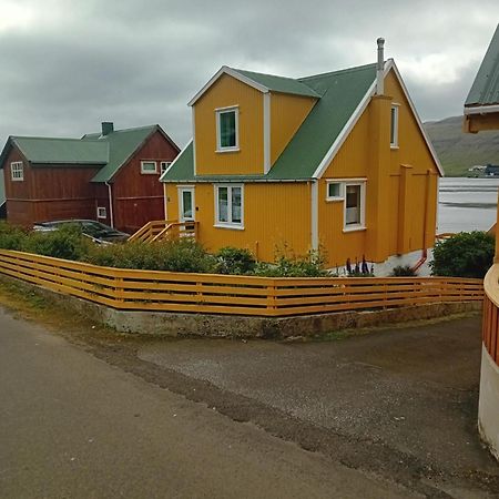 Det Lille Gule Hus Villa Trongisvágur Exterior foto