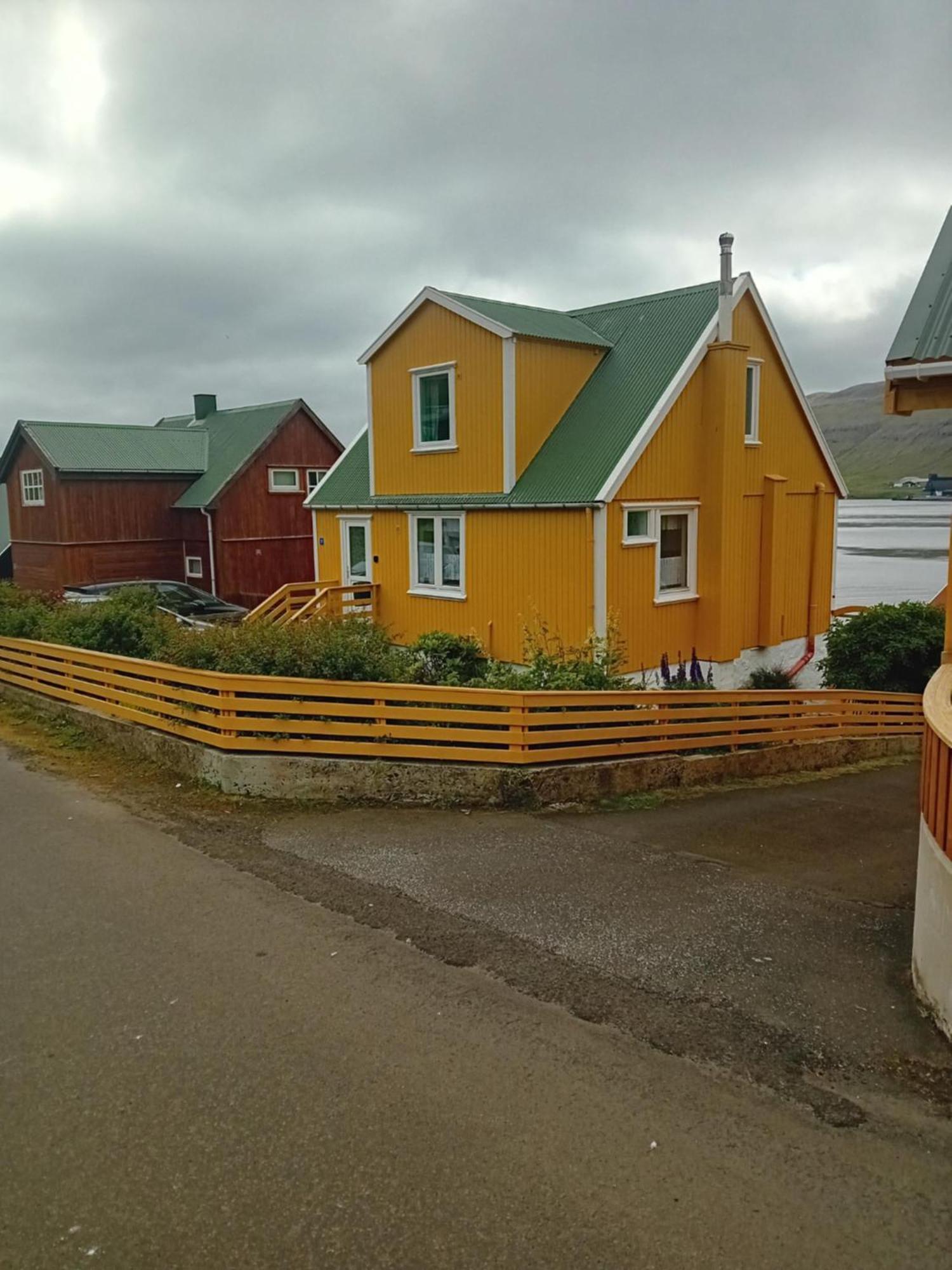 Det Lille Gule Hus Villa Trongisvágur Exterior foto